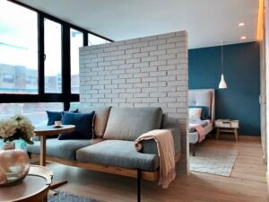 Espacios Pequeños, Grandes Ideas: Diseño Moderno en Viviendas Compactas en Colombia